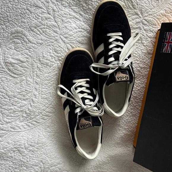 Gola Classic Black and White Trainers - Picture 3 of 4